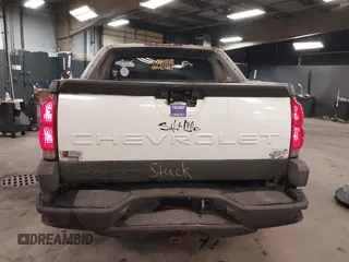 2005 Chevrolet Avalanche LS z VIN 3GNGK22G05G118929, wystawiony jako IAAI lot #42364988 z przebiegiem 280 772 mil mil oraz . Historia ofert i sprzedaży dostępna na DreamBid. Obrazek 16.
