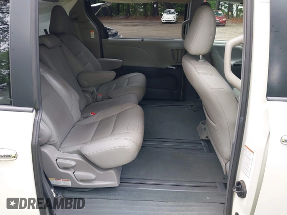 2016 Toyota Sienna XLE with VIN 5TDYK3DC9GS756582, listed as a IAAI auction lot 42506733 with 155,678 mi miles and . Bid and sale history available at DreamBid. Image 8.