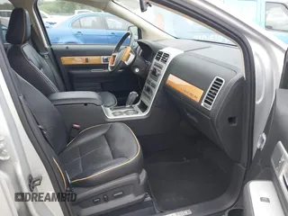 2010 Lincoln MKX z VIN 2LMDJ6JC1ABJ32601, wystawiony jako IAAI lot #42220437 z przebiegiem 98 946 mil mil oraz . Historia ofert i sprzedaży dostępna na DreamBid. Obrazek 5.