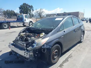 2013 Toyota Prius One z VIN JTDKN3DU2D5555677, wystawiony jako IAAI lot #41739804 z przebiegiem 50 640 mil mil oraz . Historia ofert i sprzedaży dostępna na DreamBid. Obrazek 2.