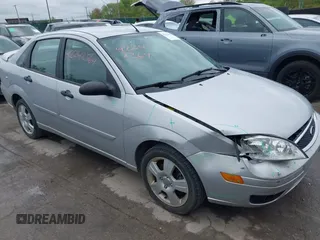 2007 Ford Focus S z VIN 1FAHP34NX7W358354, wystawiony jako IAAI lot #42242364 z przebiegiem 48 900 mil mil oraz . Historia ofert i sprzedaży dostępna na DreamBid. Obrazek 1.