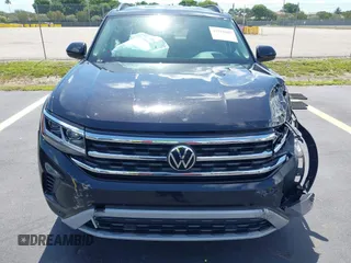 2021 Volkswagen Atlas SE with VIN 1V2WR2CA1MC607768, listed as a IAAI auction lot 42518885 with 49,286 mi miles and . Bid and sale history available at DreamBid. Image 13.