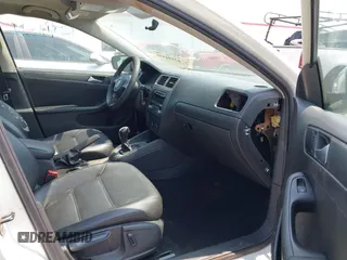 2014 Volkswagen Jetta SE с VIN 3VWD17AJ9EM297415, выставлен на аукционе IAAI как лот 42594534 с пробегом 170 581 миль миль и . История ставок и продаж доступна на DreamBid. Изображение 5.
