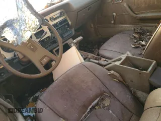 1981 Toyota Celica z VIN JT2RA44C1B0014985, wystawiony jako Copart lot #78658324 z przebiegiem Nie podano mil oraz Czysty tytuł • Clean title. Historia ofert i sprzedaży dostępna na DreamBid. Obrazek 7.