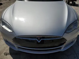 2013 Tesla Model S с VIN 5YJSA1CN5DFP05936, выставлен на аукционе Copart как лот 51831795 с пробегом Не указан миль и Списание • Salvage title. История ставок и продаж доступна на DreamBid. Изображение 11.