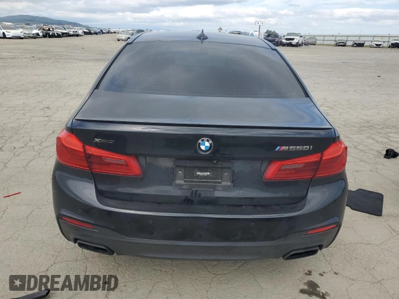 2020 BMW 5 Series M550i xDrive z VIN WBAJS7C09LCE11953, wystawiony jako Copart lot #49773175 z przebiegiem 40 329 mil mil oraz Szkoda całkowita • Salvage title. Historia ofert i sprzedaży dostępna na DreamBid. Obrazek 6.