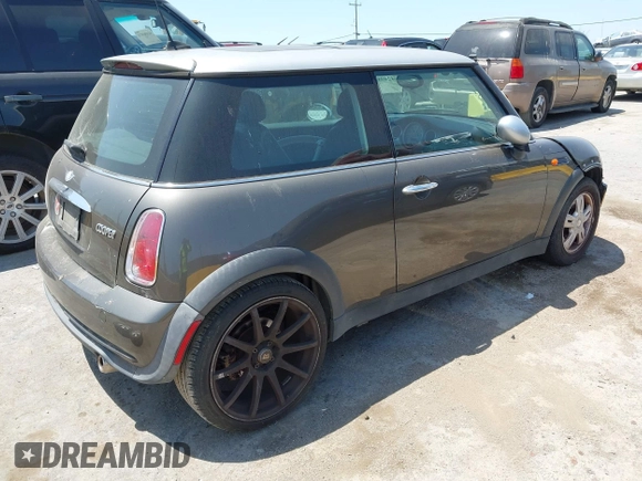 2006 MINI Hardtop with VIN WMWRC33566TJ76689, listed as a IAAI auction lot 42408697 with 153,382 mi miles and . Bid and sale history available at DreamBid. Image 4.