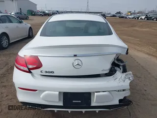2018 Mercedes-Benz C 300 с VIN WDDWJ4KB9JF707390, выставлен на аукционе IAAI как лот 41541150 с пробегом 92 045 миль миль и . История ставок и продаж доступна на DreamBid. Изображение 16.