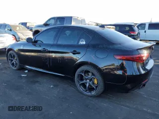 2019 Alfa Romeo Giulia Ti z VIN ZARFANBN0K7602653, wystawiony jako Copart lot #86393384 z przebiegiem 45 974 mil mil oraz Czysty tytuł • Clean title. Historia ofert i sprzedaży dostępna na DreamBid. Obrazek 2.