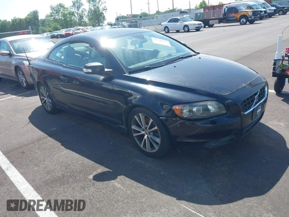 2010 Volvo C70 z VIN YV1672MC3AJ092362, wystawiony jako IAAI lot #42536725 z przebiegiem 79 474 mil mil oraz . Historia ofert i sprzedaży dostępna na DreamBid. Obrazek 1.