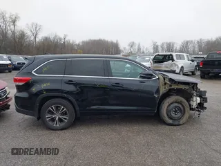 2018 Toyota Highlander LE with VIN 5TDBZRFH7JS835432, listed as a IAAI auction lot 40852130 with 139,136 mi miles and . Bid and sale history available at DreamBid. Image 13.