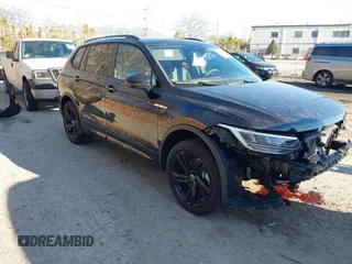 2024 Volkswagen Tiguan SE R-Line Black с VIN 3VV8B7AX9RM113409, выставлен на аукционе IAAI как лот 41293158 с пробегом 10 413 миль миль и . История ставок и продаж доступна на DreamBid. Изображение 1.