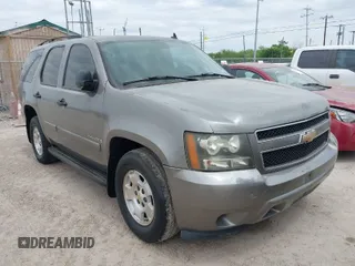 2007 Chevrolet Tahoe LS z VIN 1GNFC13C57R401893, wystawiony jako IAAI lot #42046960 z przebiegiem 258 231 mil mil oraz . Historia ofert i sprzedaży dostępna na DreamBid. Obrazek 1.