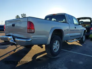 2000 Dodge Dakota Sport with VIN 1B7GG22N6YS690223, listed as a IAAI auction lot 41244256 with 147,443 mi miles. Bid and sale history available at carsss.com. Image 4.