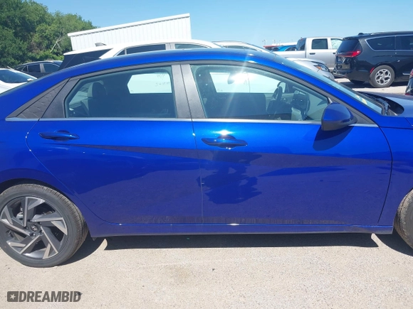 2025 Hyundai Elantra SEL Convenience with VIN KMHLS4DG2SU965777, listed as a IAAI auction lot 42075642 with 2,697 mi miles. Bid and sale history available at carsss.com. Image 13.