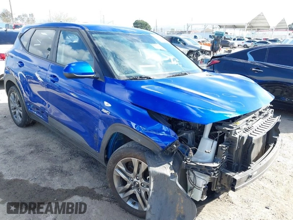 2021 Kia Seltos LX z VIN KNDEPCAA9M7076887, wystawiony jako IAAI lot #41708045 z przebiegiem 39 497 mil mil oraz . Historia ofert i sprzedaży dostępna na DreamBid. Obrazek 1.