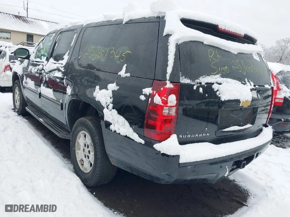 2014 Chevrolet Suburban LT with VIN 1GNSKJE72ER188402, listed as a IAAI auction lot 41529767 with 999,999 mi miles. Bid and sale history available at carsss.com. Image 3.