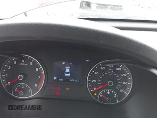 2019 Kia Optima LX z VIN 5XXGT4L37KG354649, wystawiony jako IAAI lot #42130410 z przebiegiem 61 315 mil mil oraz . Historia ofert i sprzedaży dostępna na DreamBid. Obrazek 7.