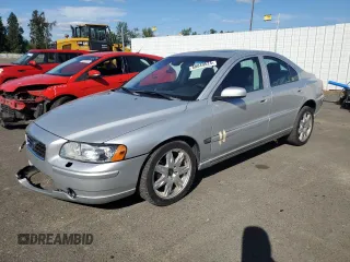 2005 Volvo S60 with VIN YV1RH592X52463612, listed as a Copart auction lot 68049524 with 140,546 mi miles and Salvage Title. Bid and sale history available at carsss.com. Image 1.