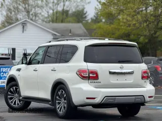 2017 Nissan Armada SV z VIN JN8AY2NC7H95049XX, wystawiony jako Copart lot #61907525 z przebiegiem 131 364 mil mil oraz Czysty tytuł • Clean title. Historia ofert i sprzedaży dostępna na DreamBid. Obrazek 3.