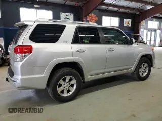 2010 Toyota 4Runner Trail z VIN JTEBU5JRXA5001972, wystawiony jako Copart lot #56277645 z przebiegiem 132 237 mil mil oraz Czysty tytuł • Clean title. Historia ofert i sprzedaży dostępna na DreamBid. Obrazek 3.