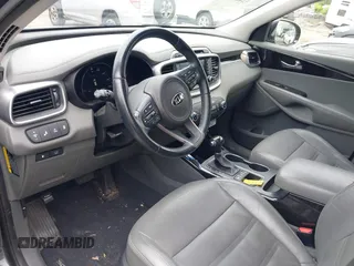 2016 Kia Sorento EX z VIN 5XYPHDA52GG161074, wystawiony jako IAAI lot #42447458 z przebiegiem 77 080 mil mil oraz . Historia ofert i sprzedaży dostępna na DreamBid. Obrazek 12.