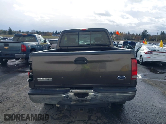 2006 Ford F-250 XL z VIN 1FTSX21PX6EA95609, wystawiony jako IAAI lot #40784632 z przebiegiem 248 193 mil mil oraz . Historia ofert i sprzedaży dostępna na DreamBid. Obrazek 16.