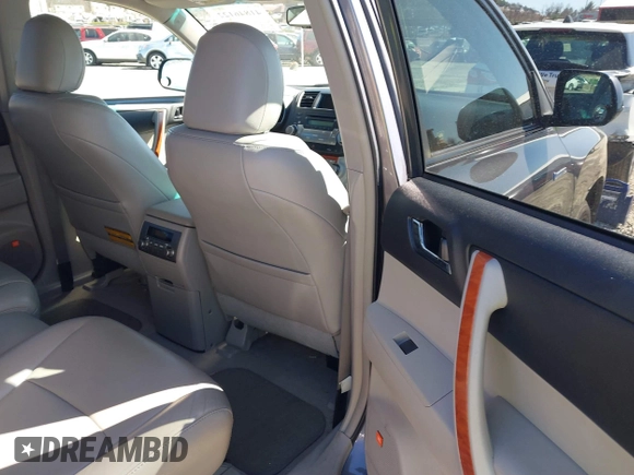 2010 Toyota Highlander Limited with VIN 5TDDK3EH4AS019886, listed as a IAAI auction lot 41846122 with 223,381 mi miles and . Bid and sale history available at DreamBid. Image 8.