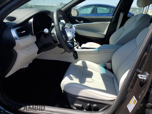 2025 Genesis G70 2.5T with VIN KMTG34SC8SU155736, listed as a Copart auction lot 54700385 with 4,991 mi miles and Clean Title. Bid and sale history available at DreamBid. Image 7.
