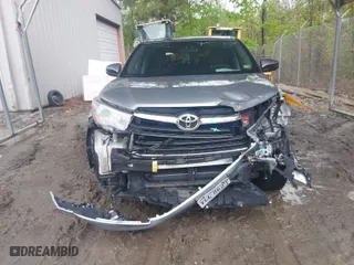 2016 Toyota Highlander LE with VIN 5TDBKRFH5GS235747, listed as a IAAI auction lot 42006974 with 85,213 mi miles. Bid and sale history available at carsss.com. Image 12.
