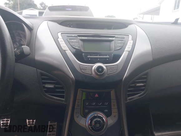 2013 Hyundai Elantra GS z VIN KMHDH6AE9DU002802, wystawiony jako IAAI lot #42433199 z przebiegiem 145 643 mil mil oraz . Historia ofert i sprzedaży dostępna na DreamBid. Obrazek 13.
