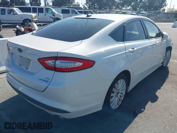 2016 Ford Fusion SE Hybrid with VIN 3FA6P0LU1GR385184, listed as a IAAI auction lot 39230513 with 106,311 mi miles. Bid and sale history available at carsss.com. Image 4.