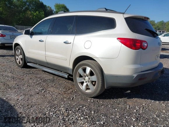 2011 Chevrolet Traverse 1LT z VIN 1GNKRGED8BJ378252, wystawiony jako IAAI lot #42055050 z przebiegiem 232 840 mil mil oraz . Historia ofert i sprzedaży dostępna na DreamBid. Obrazek 3.