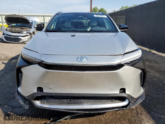 2024 Toyota bZ4X XLE z VIN JTMABACA3RA085576, wystawiony jako Copart lot #64452935 z przebiegiem 8 289 mil mil oraz Czysty tytuł • Clean title. Historia ofert i sprzedaży dostępna na DreamBid. Obrazek 5.