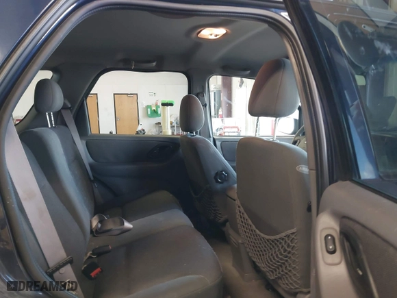 2002 Ford Escape XLT with VIN 1FMCU031X2KA37050, listed as a IAAI auction lot 42024674 with 199,249 mi miles. Bid and sale history available at carsss.com. Image 8.