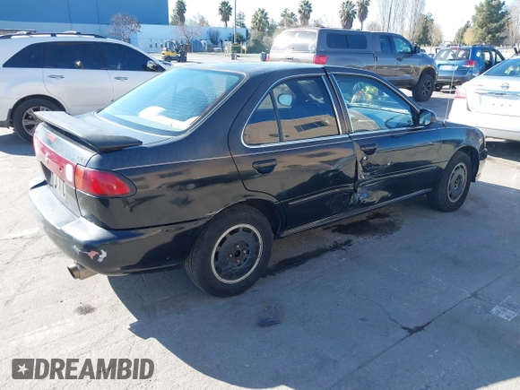 1998 Nissan Sentra XE z VIN 1N4AB41D8WC757796, wystawiony jako IAAI lot #41209171 z przebiegiem 160 108 mil mil oraz . Historia ofert i sprzedaży dostępna na DreamBid. Obrazek 4.