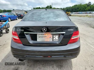 2012 Mercedes-Benz C 250 Sport z VIN WDDGF4HBXCR200013, wystawiony jako Copart lot #58345935 z przebiegiem 111 378 mil mil oraz Szkoda całkowita • Salvage title. Historia ofert i sprzedaży dostępna na DreamBid. Obrazek 6.
