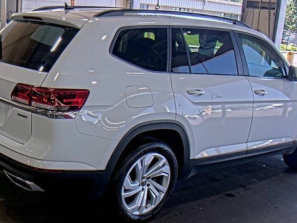 2023 Volkswagen Atlas SE с VIN 1V2HR2CA7PC526707, выставлен на аукционе IAAI как лот 42854241 с пробегом 28 220 миль миль и . История ставок и продаж доступна на DreamBid. Изображение 19.