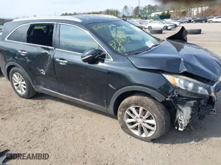 2016 Kia Sorento LX with VIN 5XYPG4A3XGG064013, listed as a IAAI auction lot 41768803 with 140,259 mi miles. Bid and sale history available at carsss.com. Image 6.