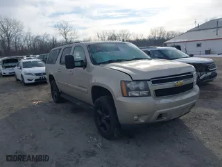 2007 Chevrolet Suburban LT with VIN 1GNFK16397J307142, listed as a IAAI auction lot 41270352 with 184,555 mi miles. Bid and sale history available at carsss.com. Image 1.
