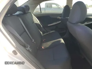 2010 Toyota Corolla z VIN 1NXBU4EE2AZ380585, wystawiony jako Copart lot #57024125 z przebiegiem 175 334 mil mil oraz Szkoda całkowita • Salvage title. Historia ofert i sprzedaży dostępna na DreamBid. Obrazek 10.