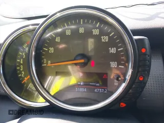 2015 MINI Hardtop 4 Door с VIN WMWXS5C51FT828981, выставлен на аукционе IAAI как лот 42817124 с пробегом 31 894 миль миль и . История ставок и продаж доступна на DreamBid. Изображение 7.