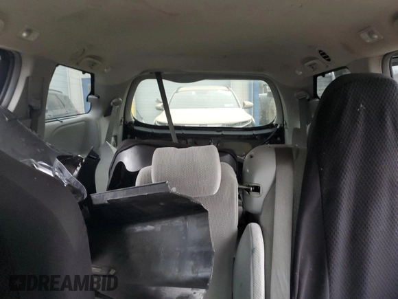 2018 Toyota Sienna LE Auto Access Seat with VIN 5TDKZ3DC1JS914700, listed as a Copart auction lot 85239834 with 107,426 mi miles and Salvage title. Bid and sale history available at DreamBid. Image 10.