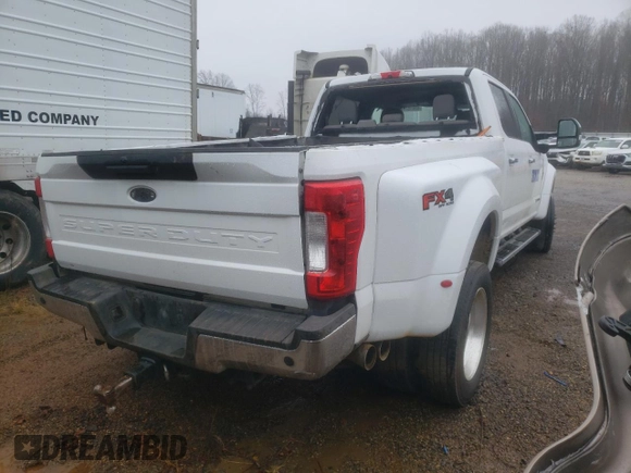 2019 Ford F-450 XL with VIN 1FT8W4DTXKEE61368, listed as a Copart auction lot 82615774 with Not Provided miles and Salvage Title. Bid and sale history available at carsss.com. Image 3.