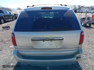 2005 Chrysler Town & Country LX with VIN 2C4GP44R55R228020, listed as a IAAI auction lot 41684981 with 146,255 mi miles. Bid and sale history available at carsss.com. Image 16.