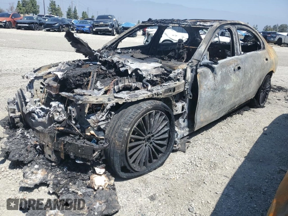 2024 Mercedes-Benz C 300 z VIN W1KAF4GB3RR217669, wystawiony jako Copart lot #54194875 z przebiegiem Nie podano mil oraz Nie do naprawy • Non repairable. Historia ofert i sprzedaży dostępna na DreamBid. Obrazek 1.