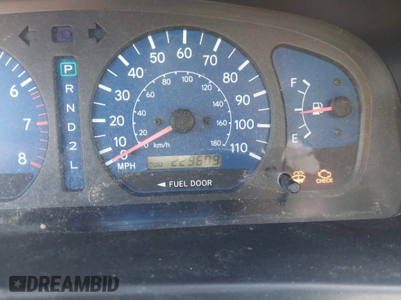 2003 Toyota Sienna LE with VIN 4T3ZF13C83U542299, listed as a IAAI auction lot 42121993 with 229,609 mi miles. Bid and sale history available at carsss.com. Image 7.