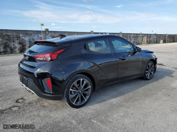 2020 Hyundai Veloster 2.0 with VIN KMHTG6AF5LU030585, listed as a Copart auction lot 67114883 with 25,577 mi miles. Bid and sale history available at carsss.com. Image 3.