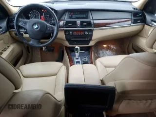 2013 BMW X5 xDrive35i z VIN 5UXZV4C54D0E10167, wystawiony jako Copart lot #86497414 z przebiegiem 95 519 mil mil oraz Szkody całkowita. Historia ofert i sprzedaży dostępna na DreamBid. Obrazek 8.