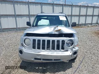 2010 Jeep Patriot Sport z VIN 1J4NT2GB0AD558029, wystawiony jako IAAI lot #42269384 z przebiegiem 231 583 mil mil oraz . Historia ofert i sprzedaży dostępna na DreamBid. Obrazek 12.